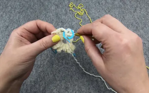 İki tarafı farklı renk 3 D battaniye yapılışı