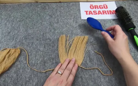 Oyuncak bebekler için pratik orijinal görünümlü saç yapılışı